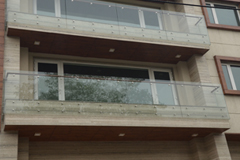 balcony glass railing