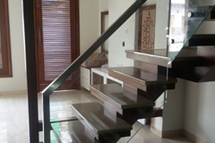 staircase glass railing